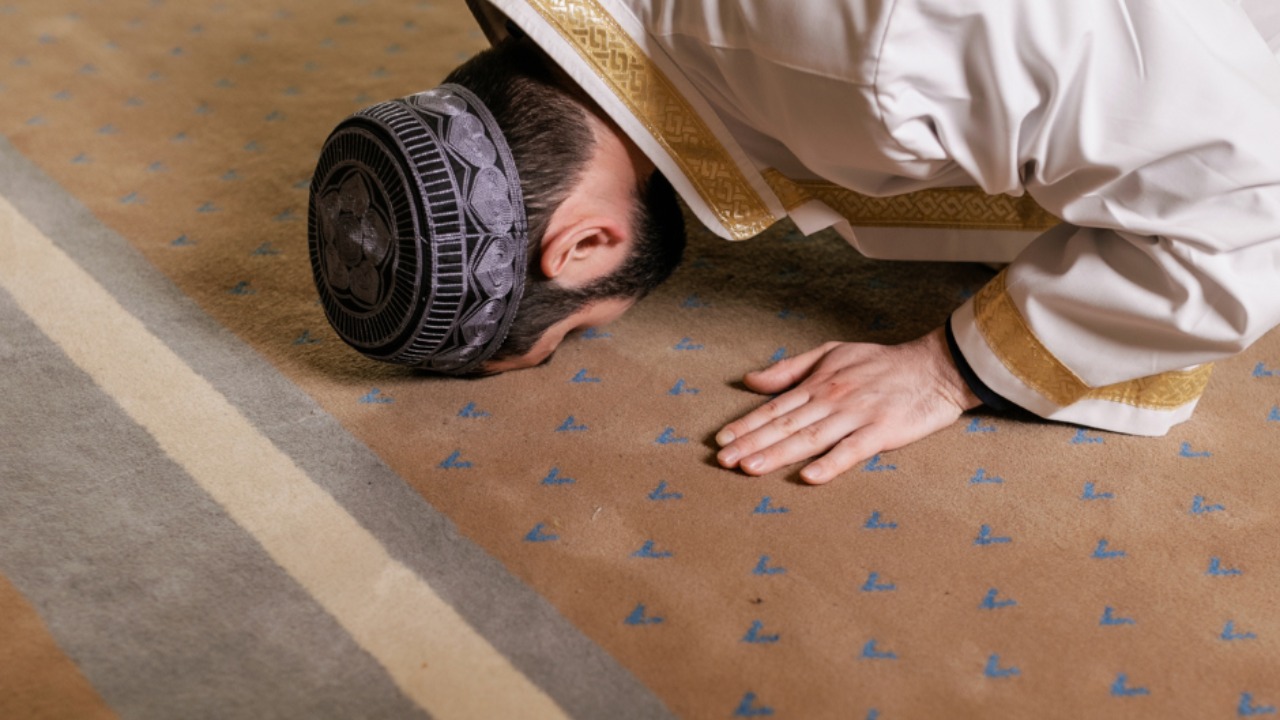 Gambar sampul untuk Dari Tangan Pencuri ke Hati yang Bersujud